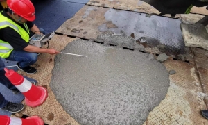 高 效减水剂对新拌混凝土坍落度损失的影响